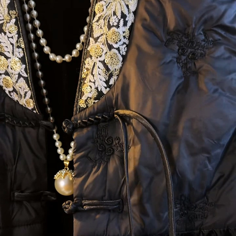 2025秋季减龄新款大码女装胖MM复古民族风绣花盘扣棉马甲打底裤子,淘宝优惠券,粉丝福利购,淘宝优惠卷