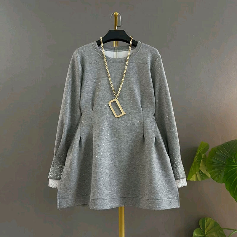 2026春季新款时尚圆领袖口烫钻拼蕾丝满天星宽松遮肉大码女装上衣,淘宝优惠券,粉丝福利购,淘宝优惠卷