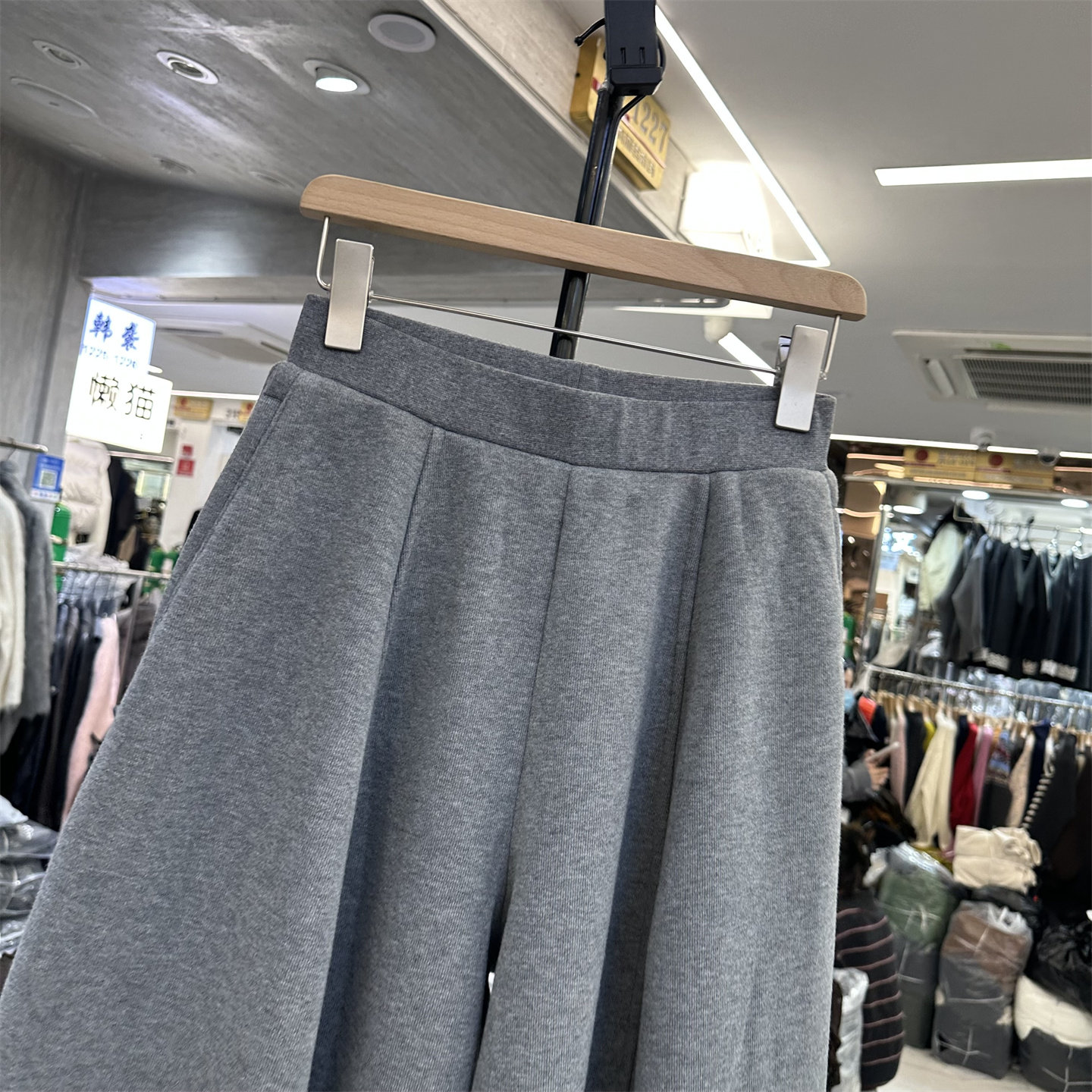 欧货冬季ESU新款加厚加绒松紧腰宽松无廓形弯刀阔腿气球裤卫裤女,淘宝优惠券,粉丝福利购,淘宝优惠卷