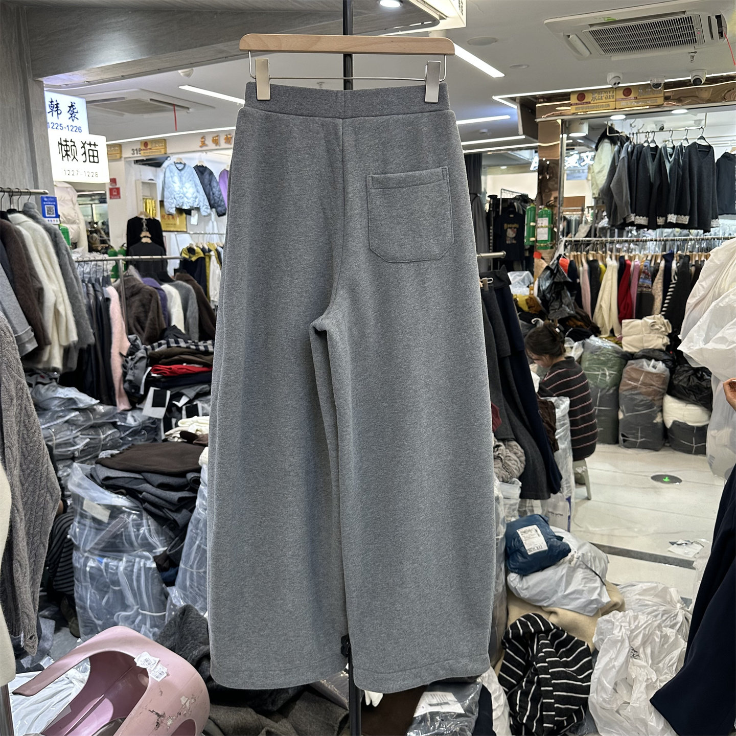 欧货冬季ESU新款加厚加绒松紧腰宽松无廓形弯刀阔腿气球裤卫裤女,淘宝优惠券,粉丝福利购,淘宝优惠卷