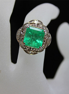 克拉祖母绿铂金镶钻石戒指