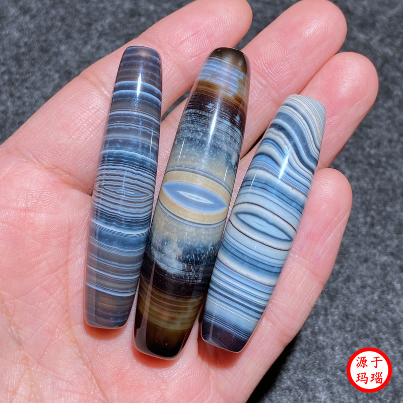 0615185 チベット火供瑪瑙七眼天珠14＊29ミリ 材料 | red-village.com
