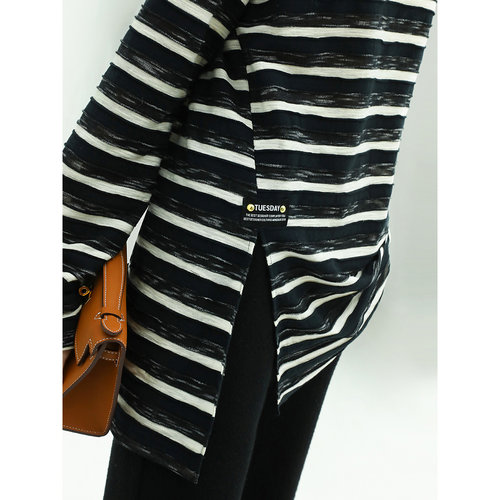 COCOBELLA立体段彩黑白色织条纹长袖T恤女侧开叉休闲上衣TS99 - 图0