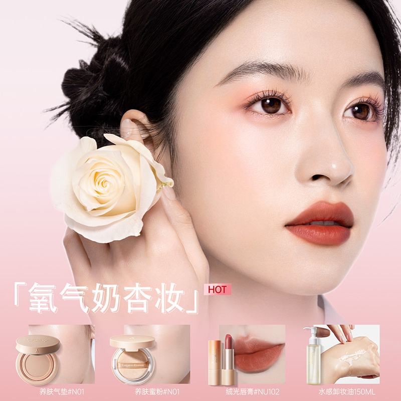 Kangaroo Mom makeup set for beginners with light makeup