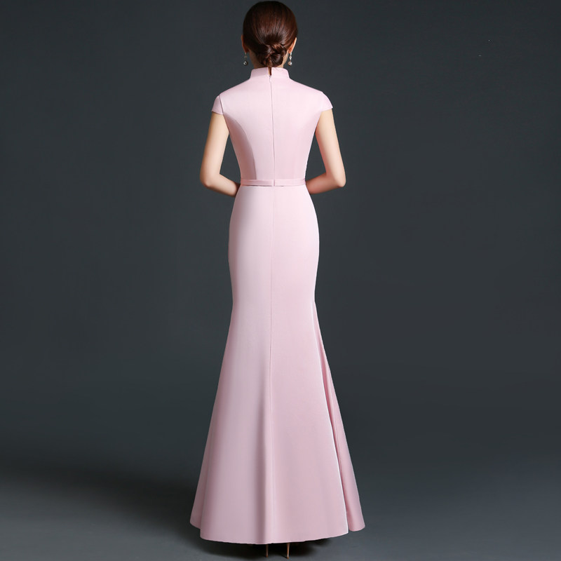 粉色鱼尾宴会晚礼服裙女2023新款秋主持人礼服年会演出服中式伴娘
