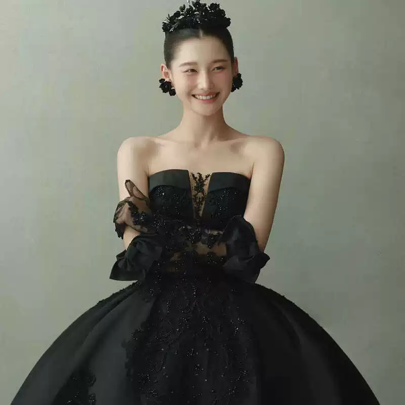 新款影楼内景光影高定黑婚纱优雅软缎刺绣韩式公主风写真拍照蓬裙