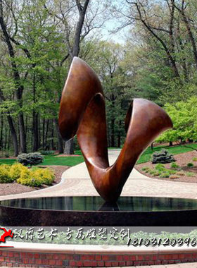 草坪摆放户外景观人物雕塑