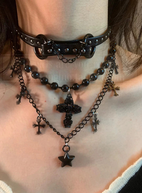 黑夜荆棘一条三层十字架玫瑰花