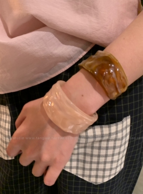 【棠洛】不规则褶皱肌理宽手镯女半开口晕染树脂手环复古手饰品潮