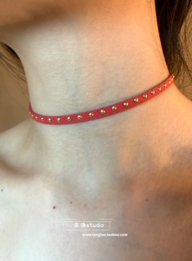棠洛 红色麂皮铆钉choker项圈女个性细款颈链显白锁骨链个性颈带