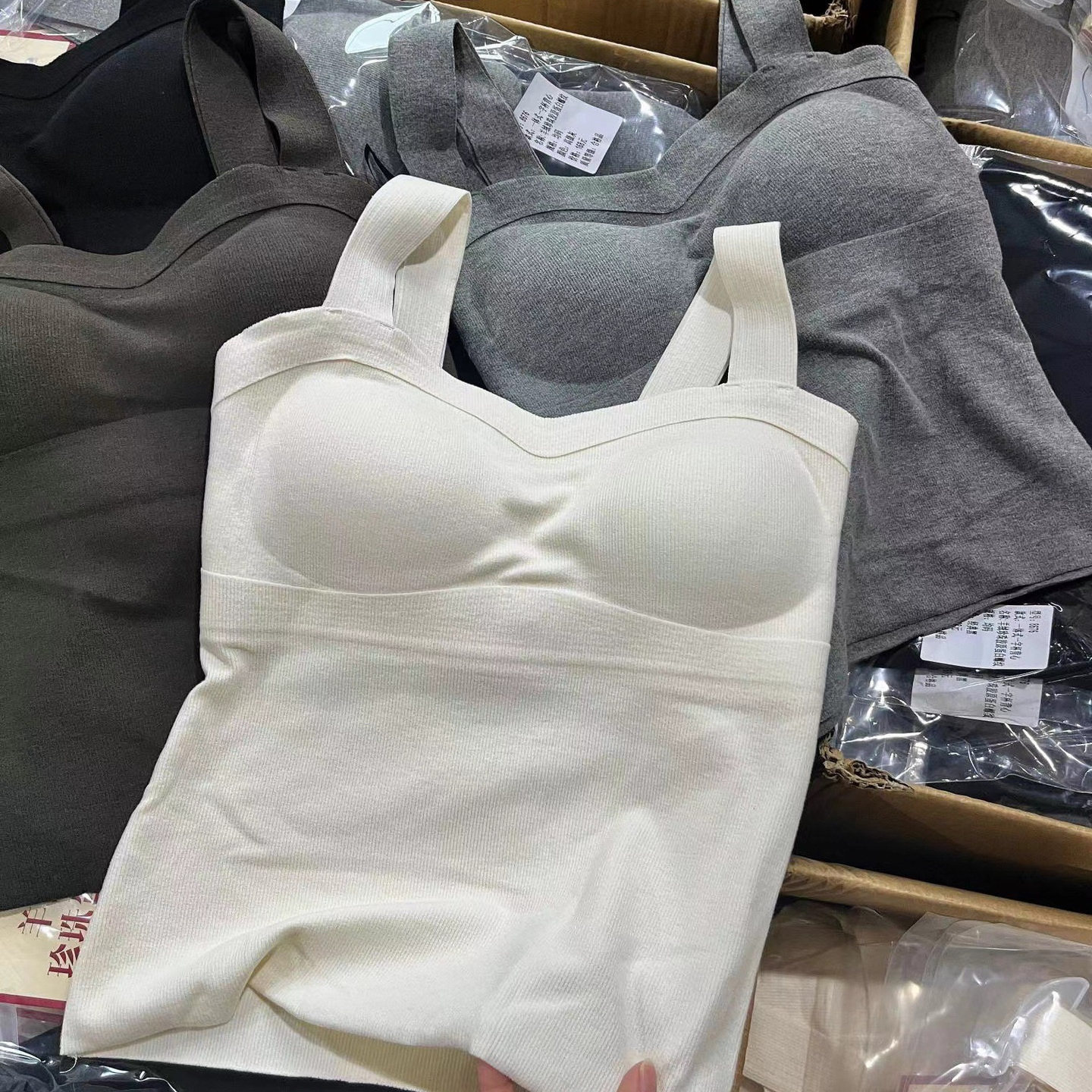 8676固定杯珍珠羊绒蛋白保暖吊带背心女带胸垫内搭修身发热上衣冬,淘宝优惠券,粉丝福利购,淘宝优惠卷