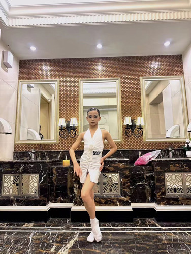 丹斯舞之美少儿拉丁舞女童挂脖白色露背花朵套装练习服恰恰伦巴 - 图0