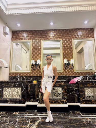 丹斯舞之美少儿拉丁舞女童挂脖白色露背花朵套装练习服恰恰伦巴 - 图1