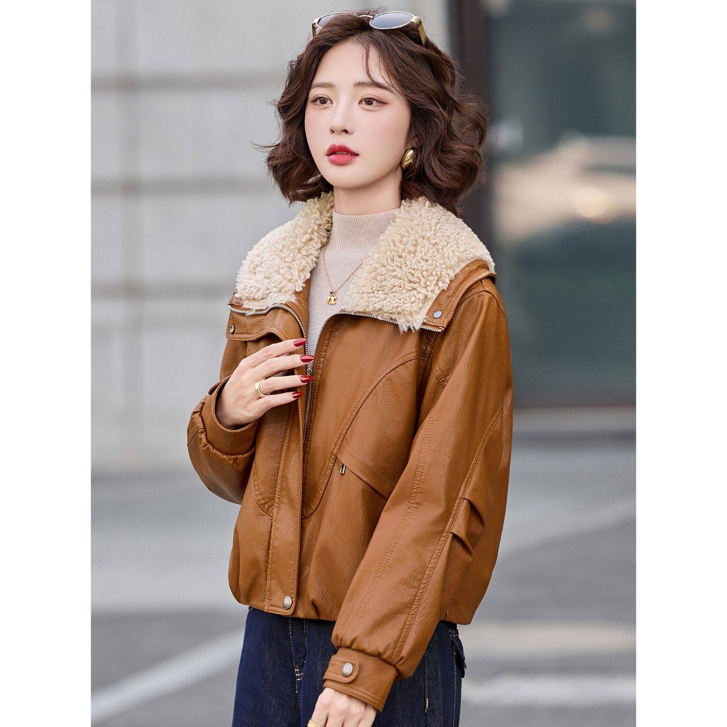加绒加厚皮衣外套女短款2025冬新款大翻领羊羔毛拼接保暖复古上衣,淘宝优惠券,粉丝福利购,淘宝优惠卷