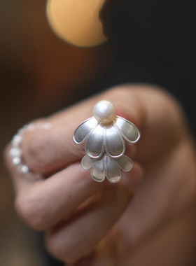 鸟与胡子925银针拉丝珍珠简约百搭日系双层花瓣小众耳钉