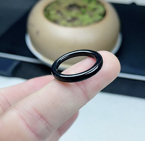 天然翡翠A货墨翠戒指黑色大尺寸细边指环细条特色秀气美人条玉戒 - 图3