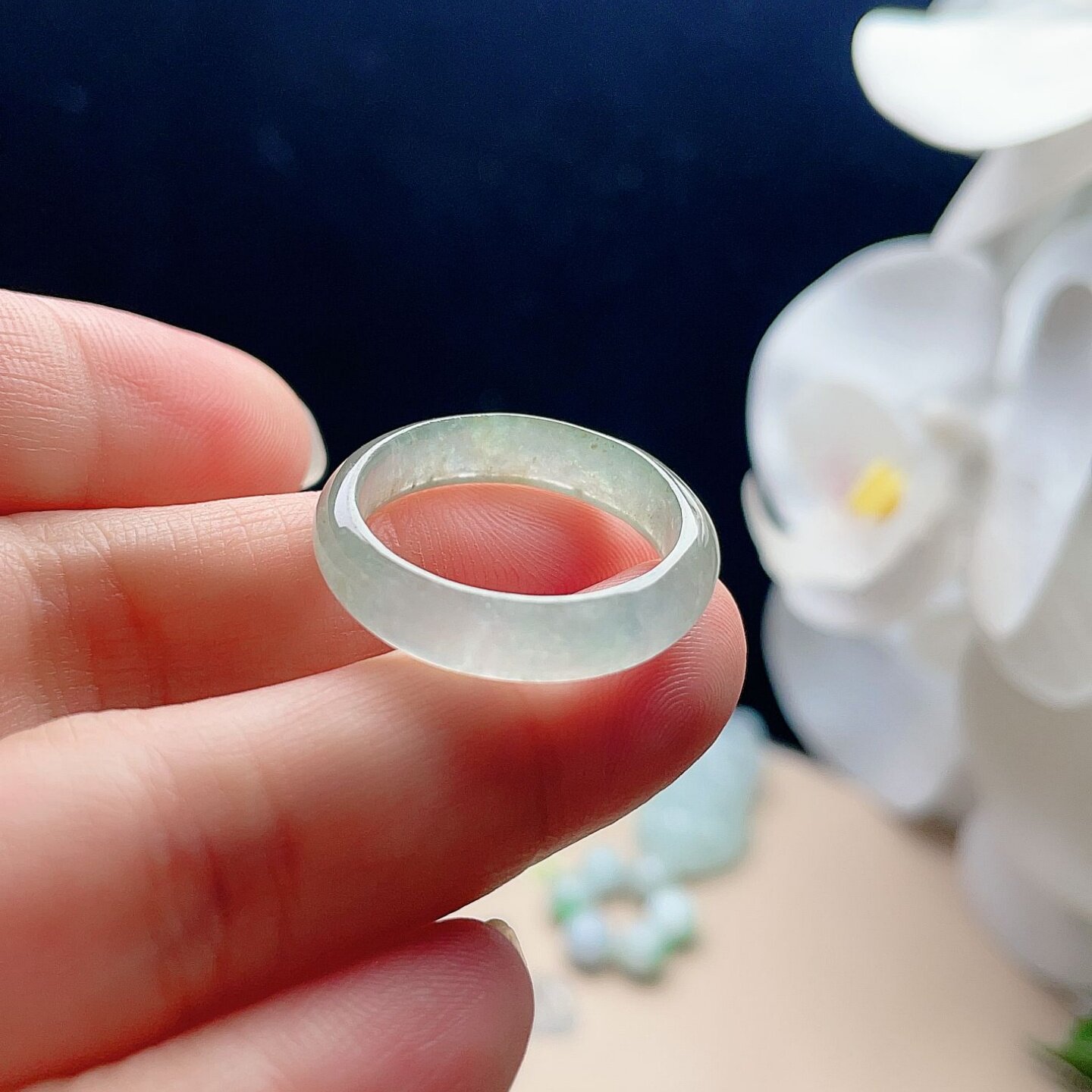 Natural jadeite ice ring, light green and fresh flowers