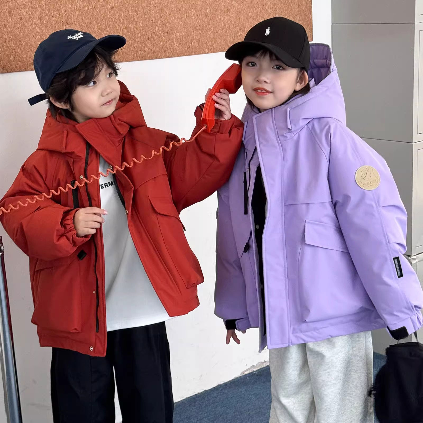 儿童工装羽绒服2026年男童女童中大童韩版冲锋衣连帽白鸭绒外套潮