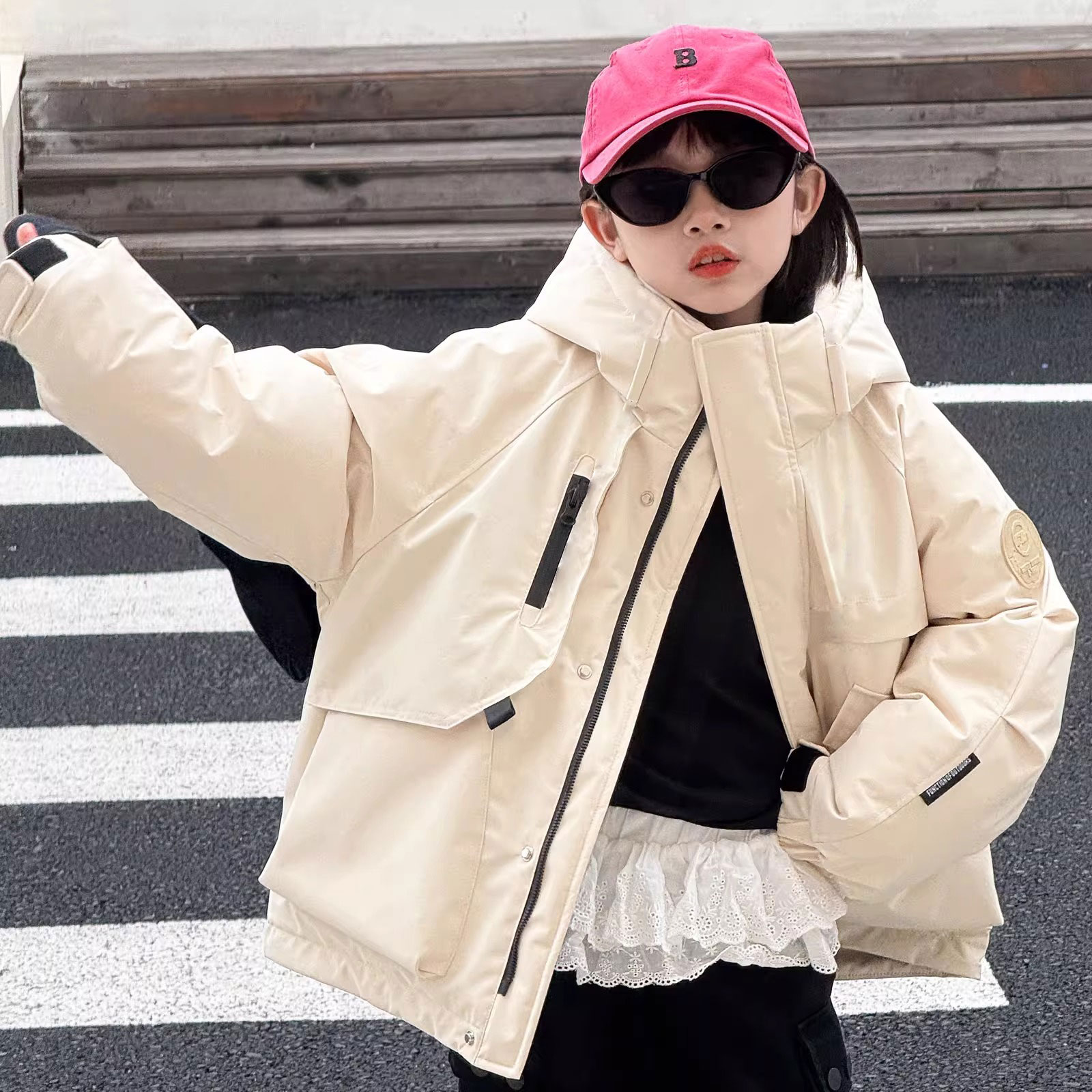 儿童工装羽绒服2026年男童女童中大童韩版冲锋衣连帽白鸭绒外套潮