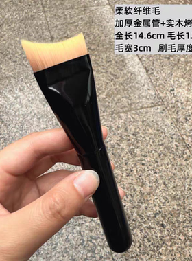雨潼推荐月牙粉底刷底妆不吃粉弧形超薄无痕粉底刷不吃粉
