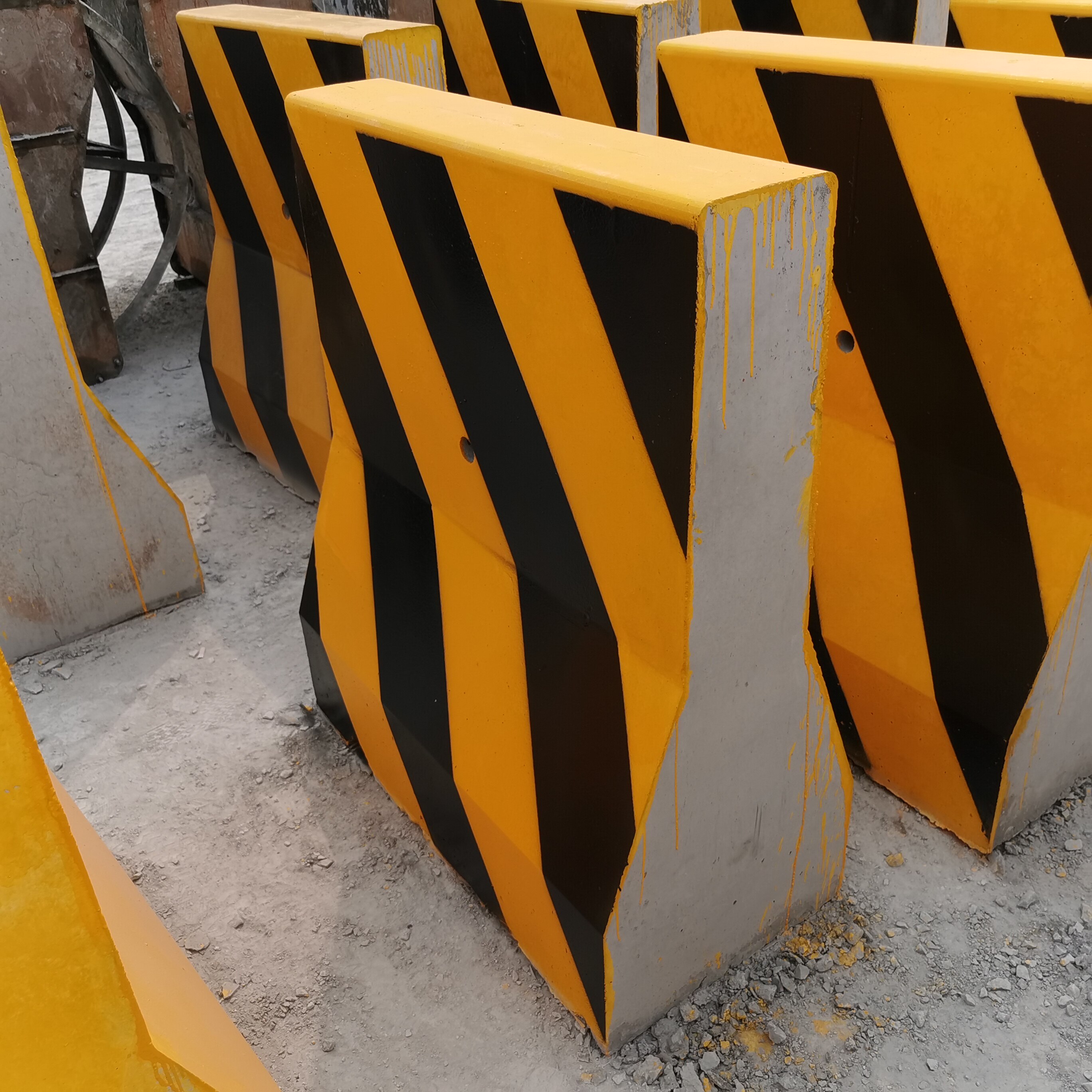 新泽西护栏 高速公路混凝土防撞墩 施工隔离带 交通疏解分流 定制