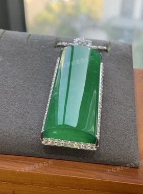 满绿毕业级无事牌翡翠吊坠女