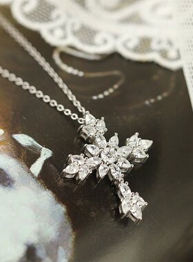 TOOK Otnaments新款S925雪花镶钻十字架吊坠项链女秋冬经典锁骨链