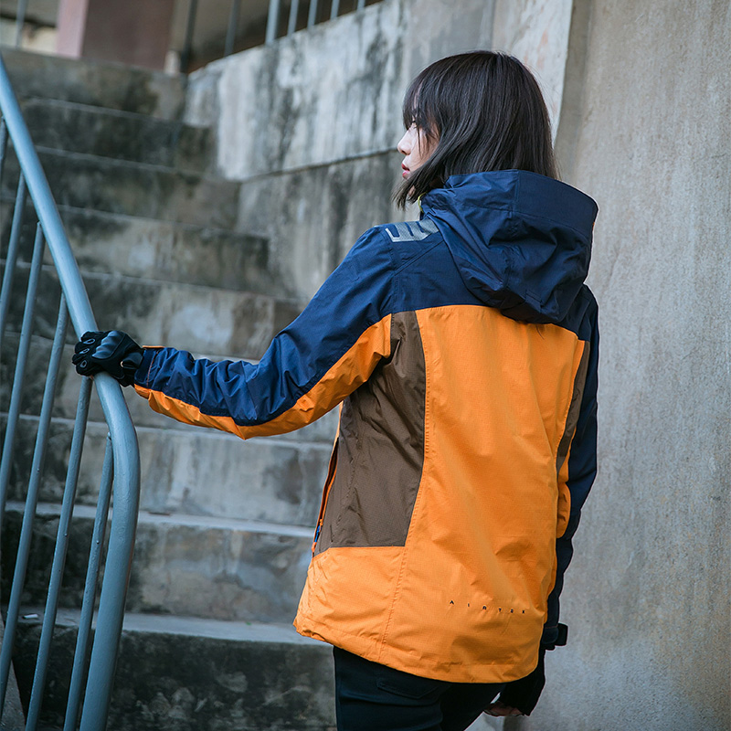 亚特秋冬户外三合一时尚旅行冲锋衣女两件套可拆卸保暖防风登山服 亚特秋冬户外三合一时尚旅行冲锋衣女两件套可拆卸保暖防风登山服