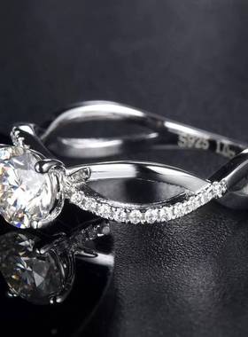 情人节时尚四爪镶嵌闪钻戒指轻奢气质求婚女戒主播同款配饰饰品