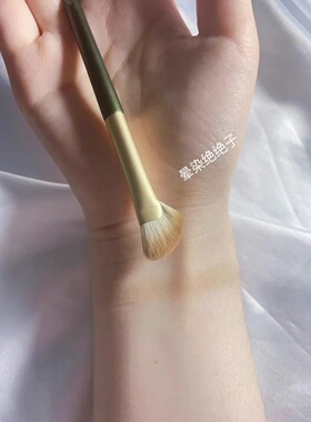 悦影半扇形鼻影刷高光刷