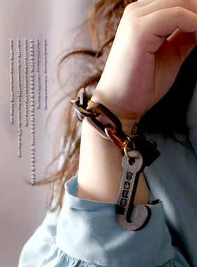 成人童话No.41 J┆品牌高端限量版手链 关键词：松木 真皮 童趣