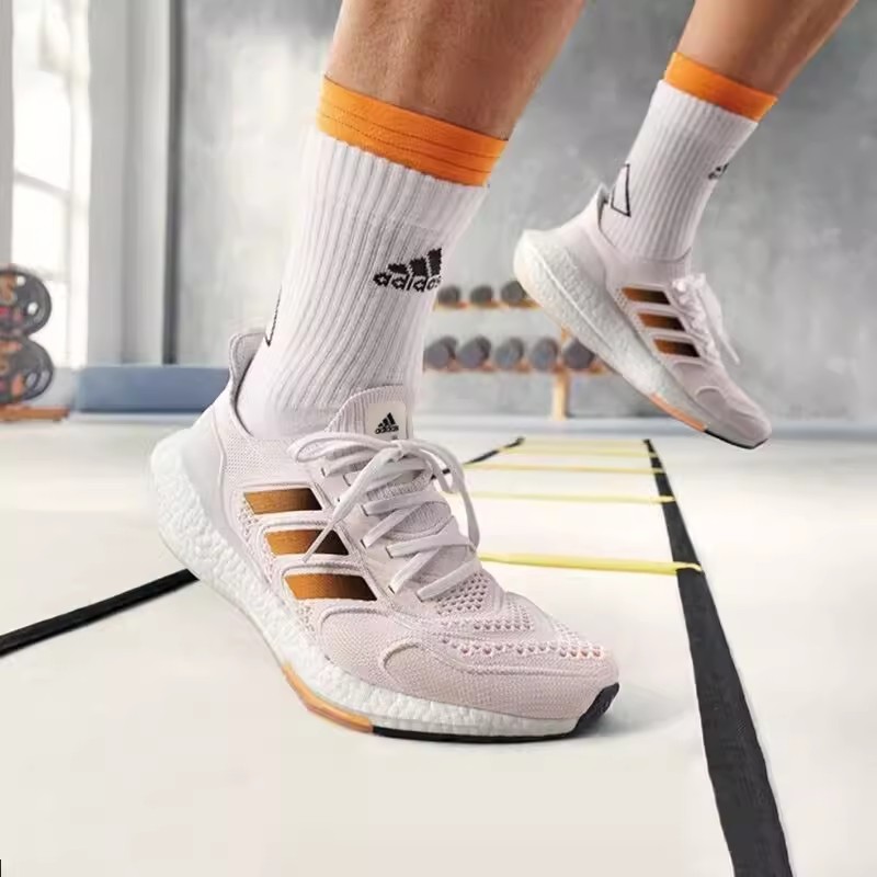 Adidas 阿迪达斯 ULTRABOOST 男女减震透气跑步鞋 GZ0129 GY6227 - 图2