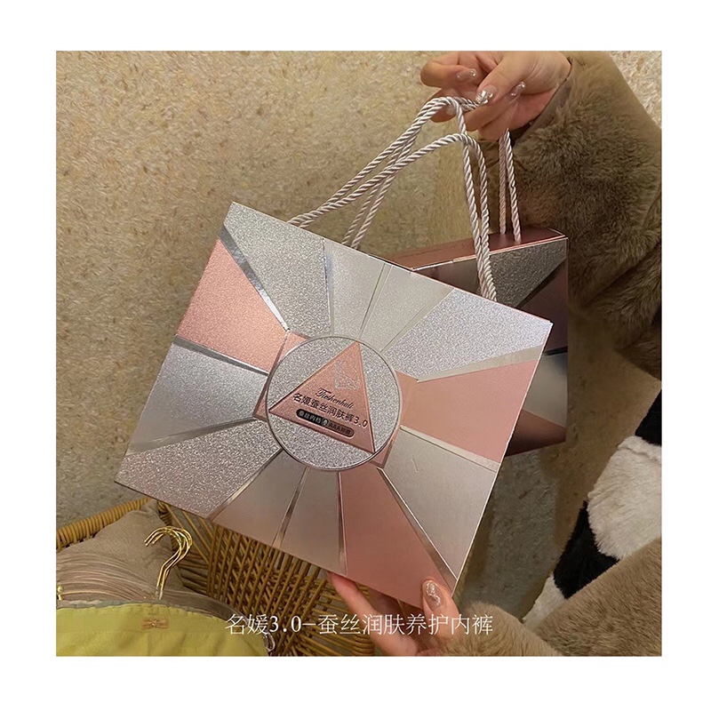 夏新款蚕丝润肤养护内裤无缝蕾丝包臀舒适棉底档中腰三角裤X4_莎琪高端内衣店_女士内衣/男士内衣/家居服-第4张图片-提都小院 夏新款蚕丝润肤养护内裤无缝蕾丝包臀舒适棉底档中腰三角裤X4_莎琪高端内衣店_女士内衣/男士内衣/家居服-第4张图片-提都小院
