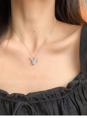 可爱闪耀锆石小鹿坠锁骨项链