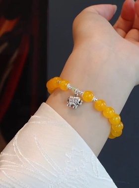 原创黄色玛瑙单圈手串黄玉髓配饰复古风文艺款锦鲤吉象吊牌新款