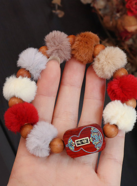 天然水晶手串毛绒绒软绵亲肤手链女原创设计甜美串珠檀木毛球手串