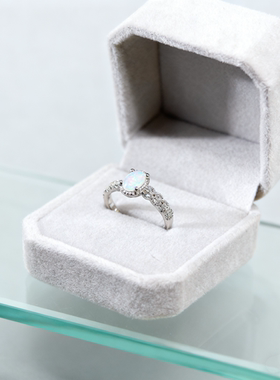 S925纯银天然欧泊戒指女法式新款高级感指环满钻设计直播爆款