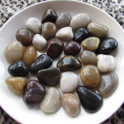 天然雨花石鹅卵石抛光铺地铺路石头装饰园艺五彩色白黄红石子按吨 虎窝淘