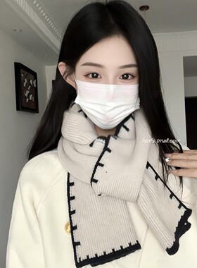 今年流行的短款便于携带女士围巾