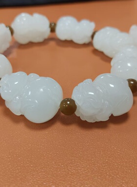 和田羊脂玉小猪手串，发财猪新疆于田料男女均可戴