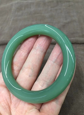 俄料粉青手镯碧玉58手镯冰底料萤光手镯圆条细腻油润高脂份和田玉