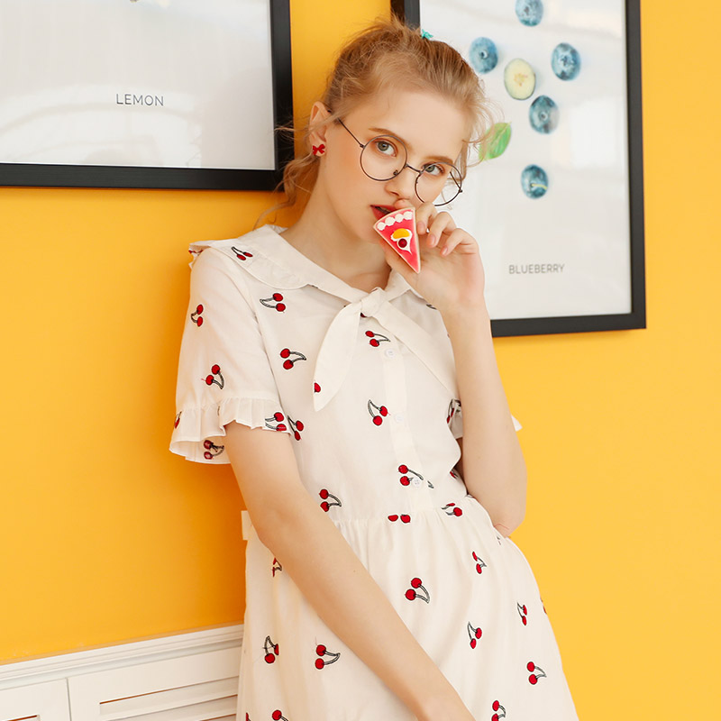库恩玛维旗舰店樱桃裙女夏新款娃娃领小个子清新短款连衣裙旅游拍照必备裙子0