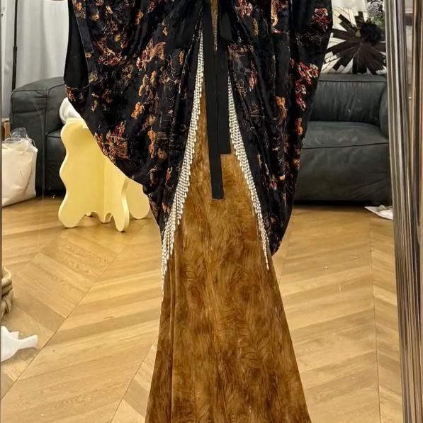 2024早秋新款新中式重工流苏珠大开衫印花网纱弹力双层围巾吊带裙 - 图0