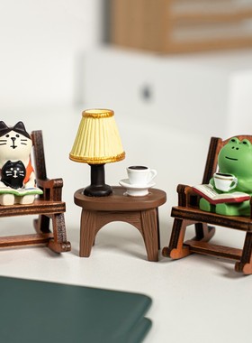 桌面摆件青蛙摇椅可爱拍照治愈小摆件办公桌车载装饰创意解压礼物