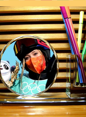 谷爱凌礼物装饰品收藏品摆设工艺品礼品纪念品模型水晶笔筒摆件