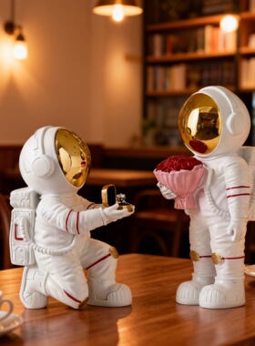 现代宇航员树脂求婚摆件
