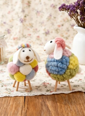 手工羊毛毡小羊摆件可爱装饰品