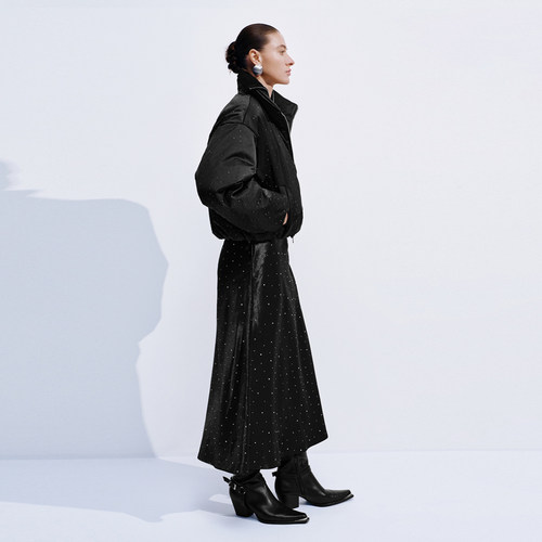 UR国内2025冬季女装时髦个性魅力贴钻短款羽绒服UWG150119 - 图2