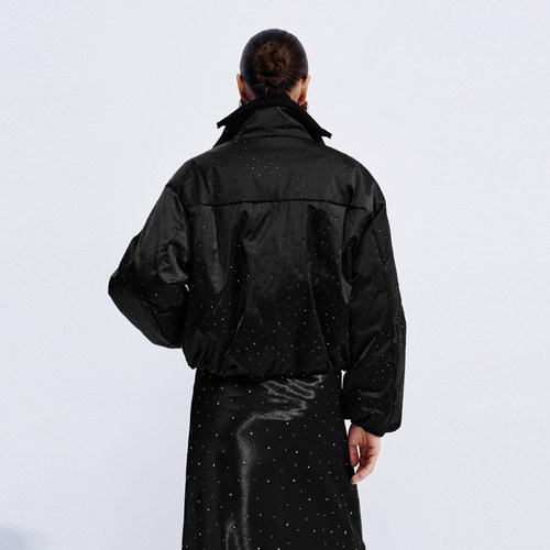 UR国内2025冬季女装时髦个性魅力贴钻短款羽绒服UWG150119 - 图3