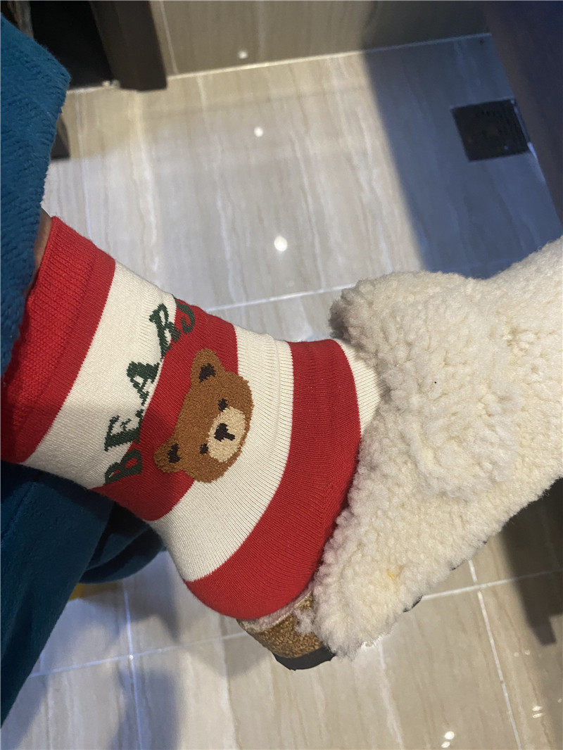 现货韩国东大门女袜网红新年红袜卡通熊拼色条纹本命年春节中筒袜,淘宝优惠券,粉丝福利购,淘宝优惠卷